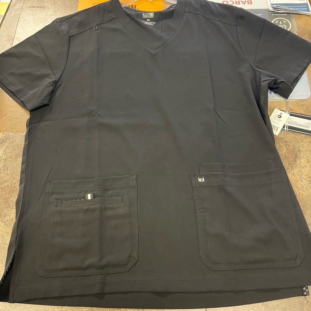 Koi Men’s Free to Be Top